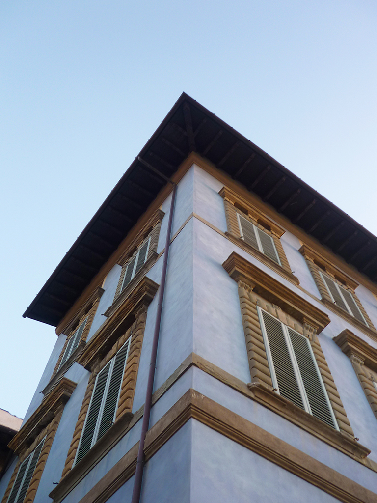 Palazzo Blu, angolo via Toselli - Lungarno Gambacorti