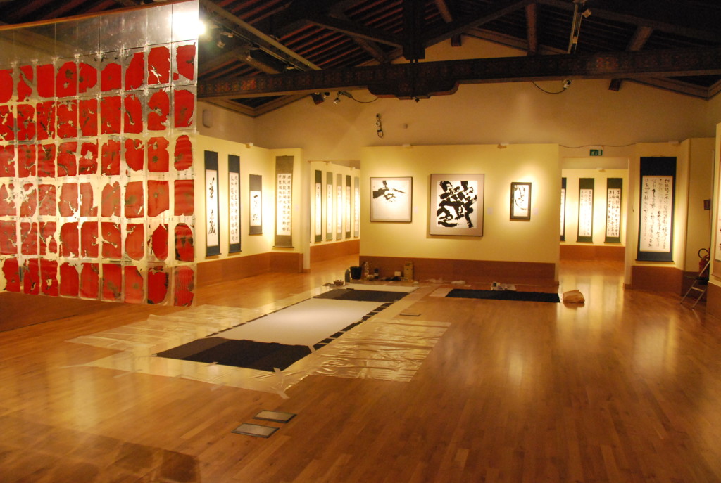 La mostra “Shodō Italiano- Arte della Calligrafia Giapponese” inaugurata il 13 novembre presso i Granai di Villa Mimbelli di Livorno
