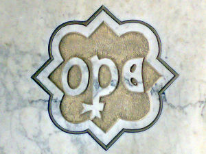 Logo della Fabbriceria Opera Primaziale pisana(O PER AE ) fondata nel 1063,poco prima dell’apertura del cantiere per la costruzione del Duomo,e tutt’oggi attiva.