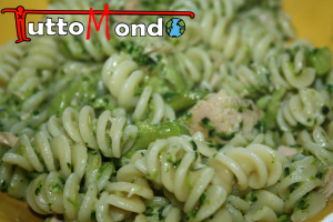 Pasta broccoli e tonno