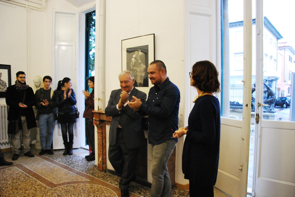 Il Presidente della Fondazione Trossi Uberti Gianfranco Magonzi, l'artista Thomas Amerlynck e la Direttrice della Fondazione stessa il giorno dell'inaugurazione.