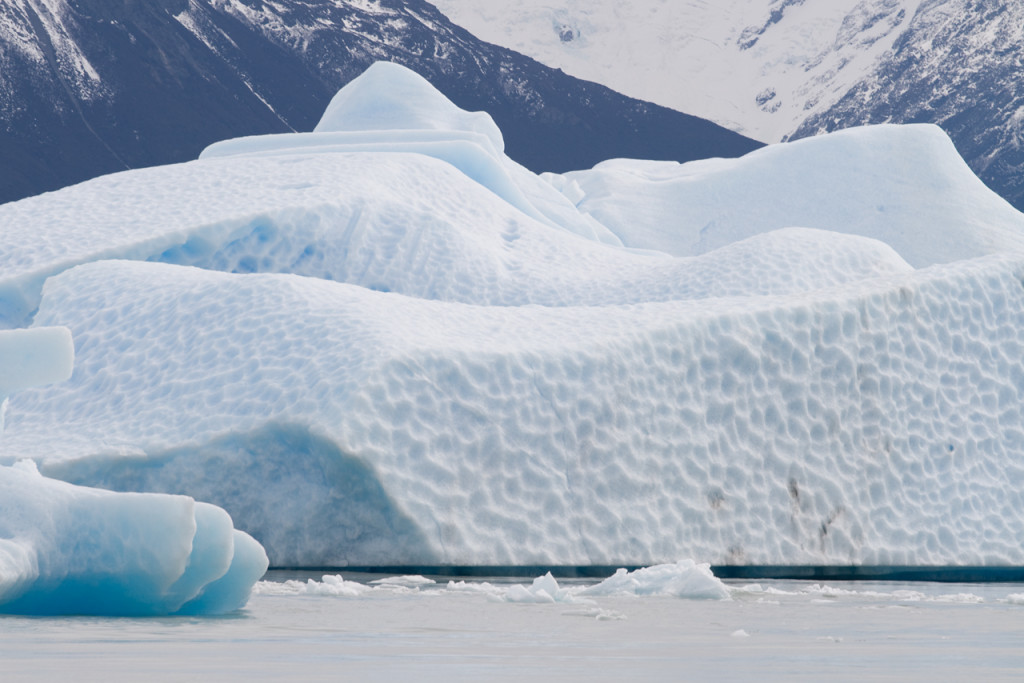 Iceberg_Argentino_lake