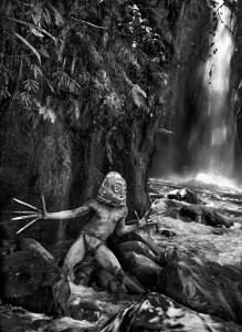 Uomo mentre compie una danza rituale con una maschera tipica. Foto tratta da http://www.viaggiofotografico.it/3702/genesi-salgado-world-press-a-roma/ 